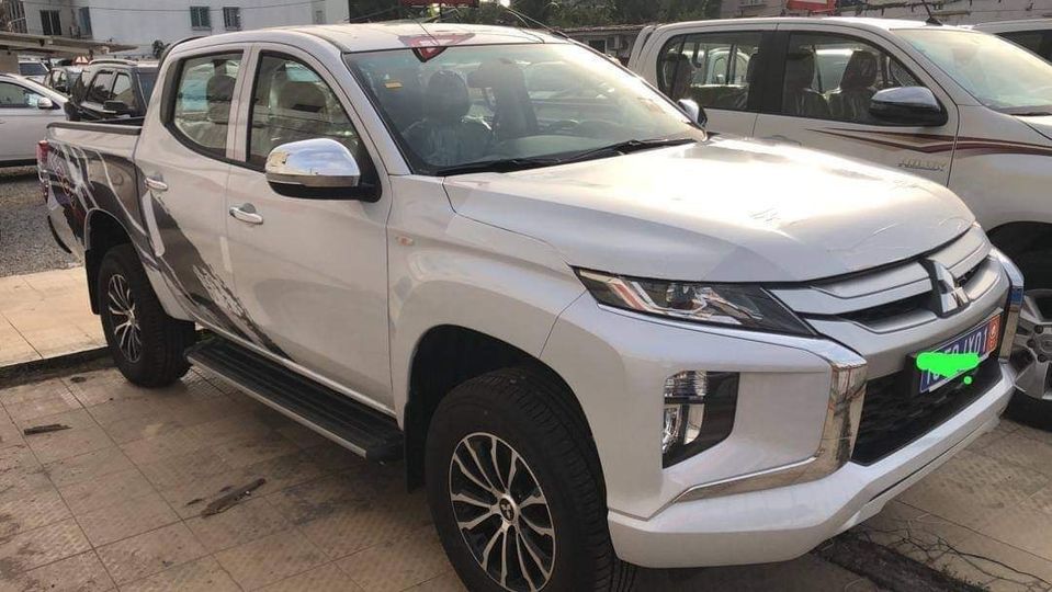 Auto.ci Mitsubishi L200 USA 129000 km A vendre Coût 25 000