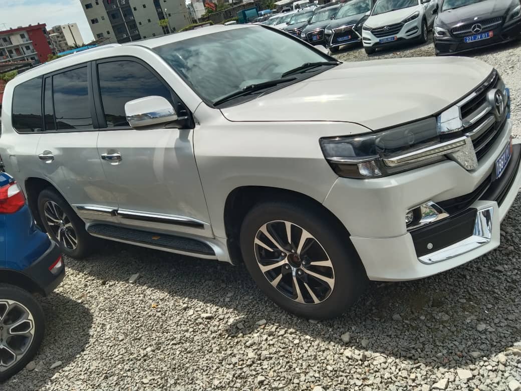 Toyota land cruiser gxr