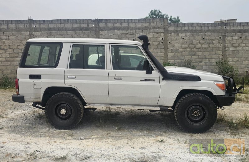 Photo 2 AUTO.CI : Toyota Land Cruiser Station Wagon V6 LC