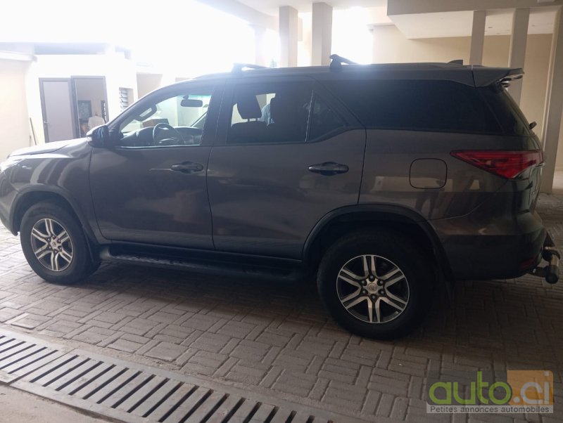 Photo 2 AUTO.CI : Toyota Fortuner  1.6 moteur 4 cylindre