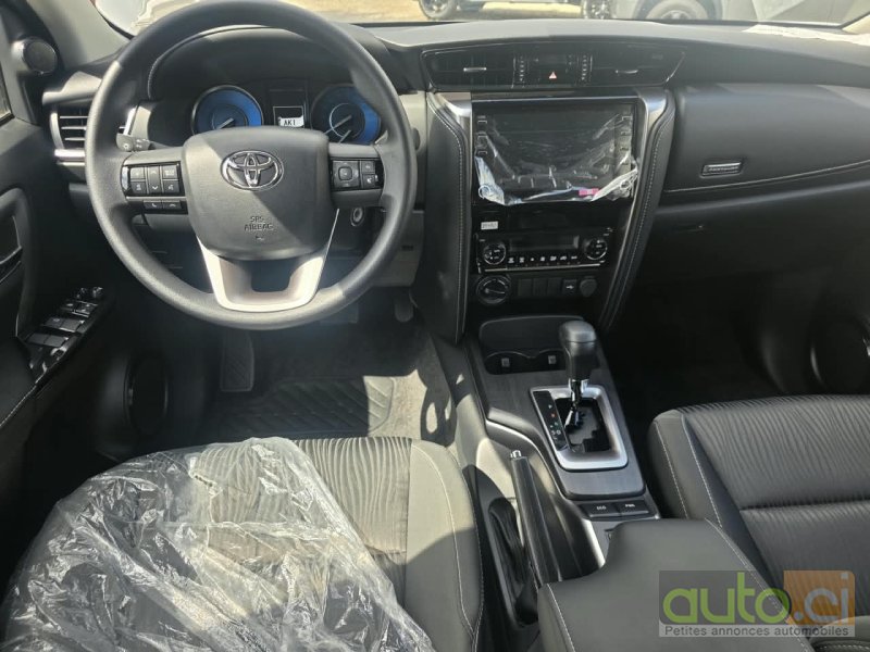 Photo 2 AUTO.CI : Toyota Fortuner  4 cylindres