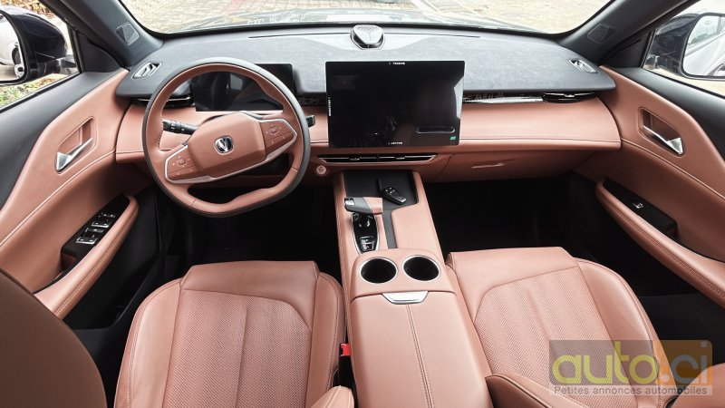 Photo 3 AUTO.CI : Changan UNI-T Moteur turbo essence 4*2 