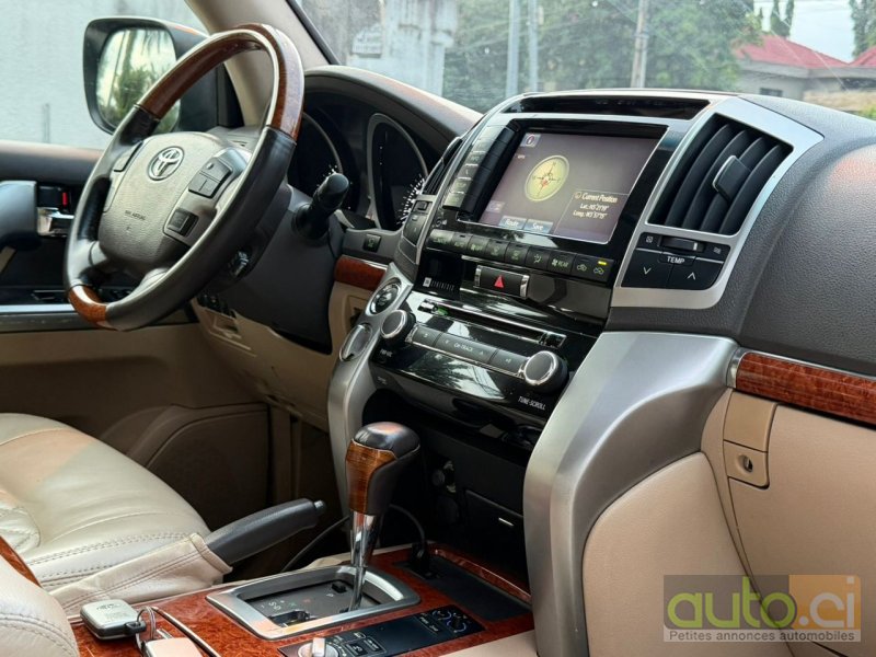 Photo 3 AUTO.CI : Toyota Land Cruiser 4.5L moteur V8