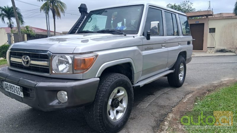 Photo 3 AUTO.CI : Toyota Land Cruiser Station Wagon V6