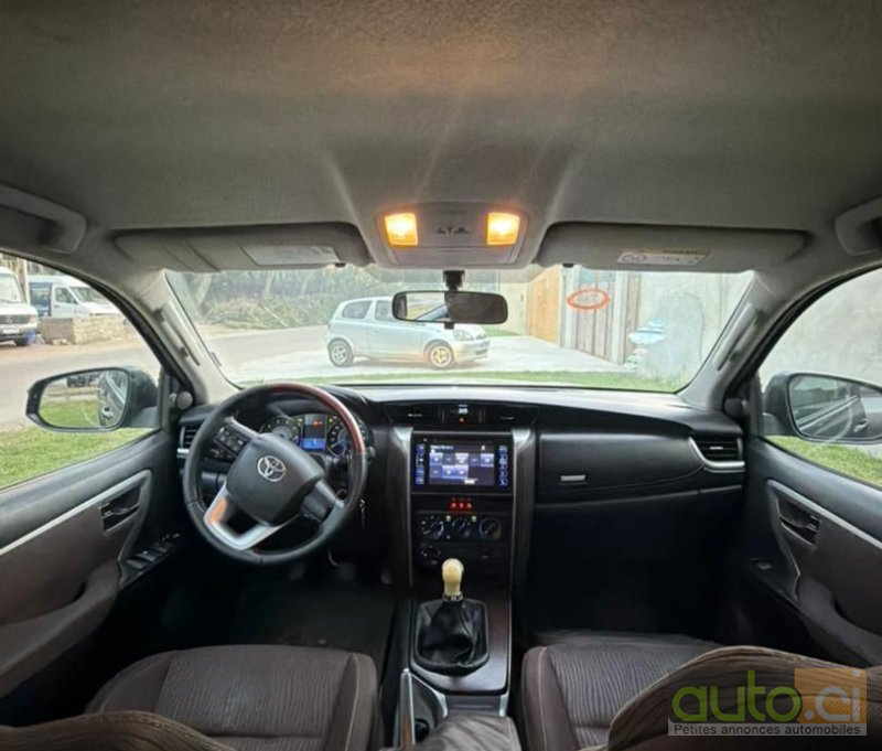 Photo 3 AUTO.CI : Toyota Fortuner  2.0L