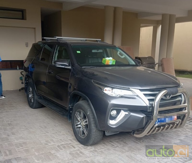 Photo 3 AUTO.CI : Toyota Fortuner  1.6 moteur 4 cylindre