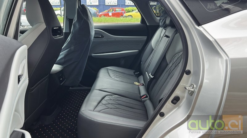 Photo 4 AUTO.CI : Changan UNI-T Hybride rechargeable 