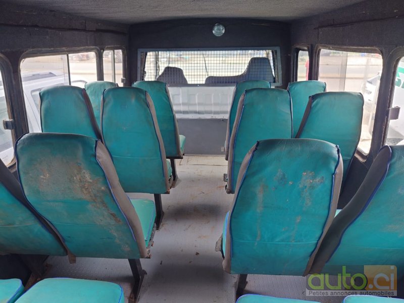 Photo 4 AUTO.CI : Isuzu Serie N 32 places