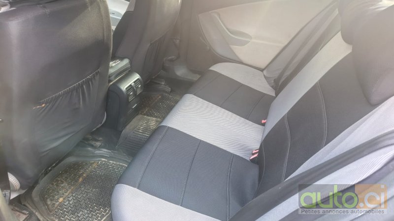 Photo 4 AUTO.CI : Volkswagen Passat* 1.6