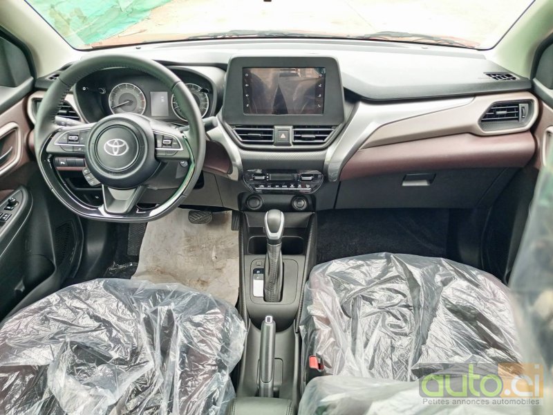 Photo 4 AUTO.CI : Toyota Starlet Starlet CROSS 