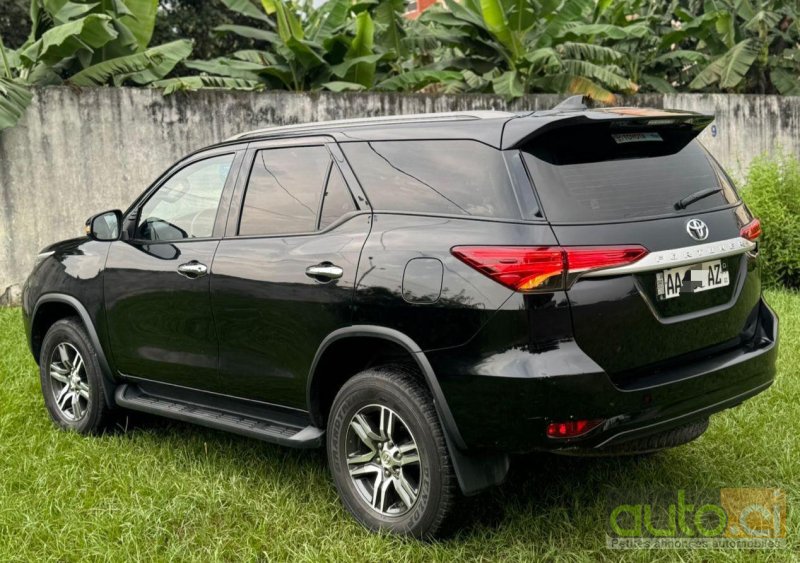 Photo 4 AUTO.CI : Toyota Fortuner  2.5L moteur vvti