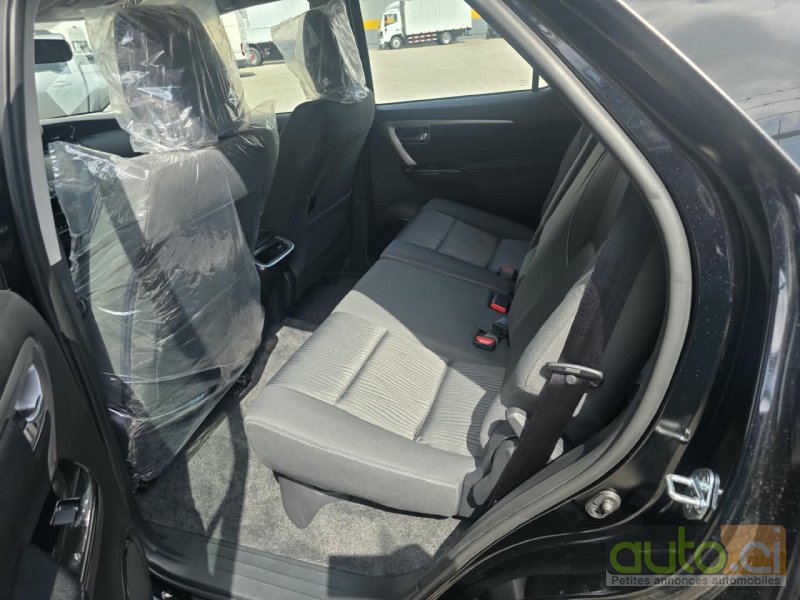 Photo 4 AUTO.CI : Toyota Fortuner  4 cylindres