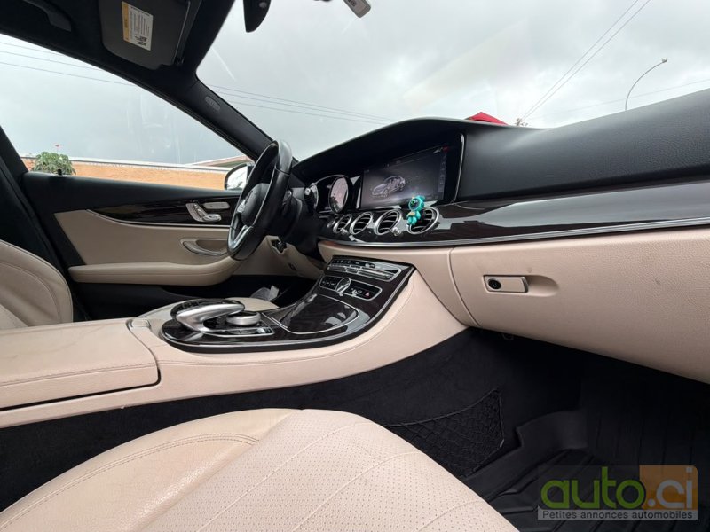 Photo 4 AUTO.CI : Mercedes Classe E E300