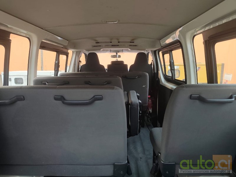 Photo 5 AUTO.CI : Toyota HiAce 2.0l