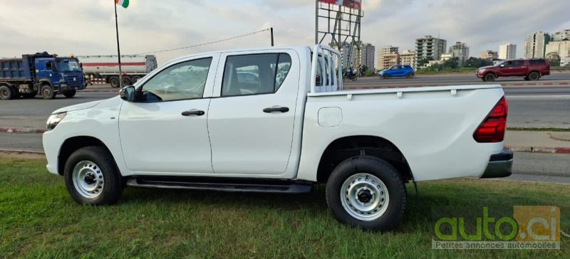Photo 5 AUTO.CI : Toyota Hilux 2.0
