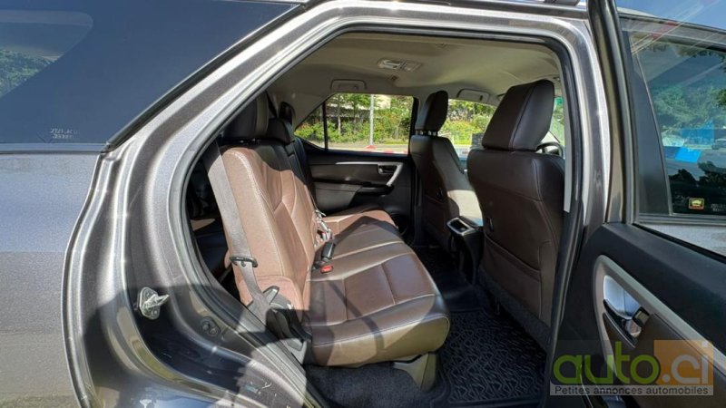 Photo 5 AUTO.CI : Toyota Fortuner  1.6 moteur 4 cylindre