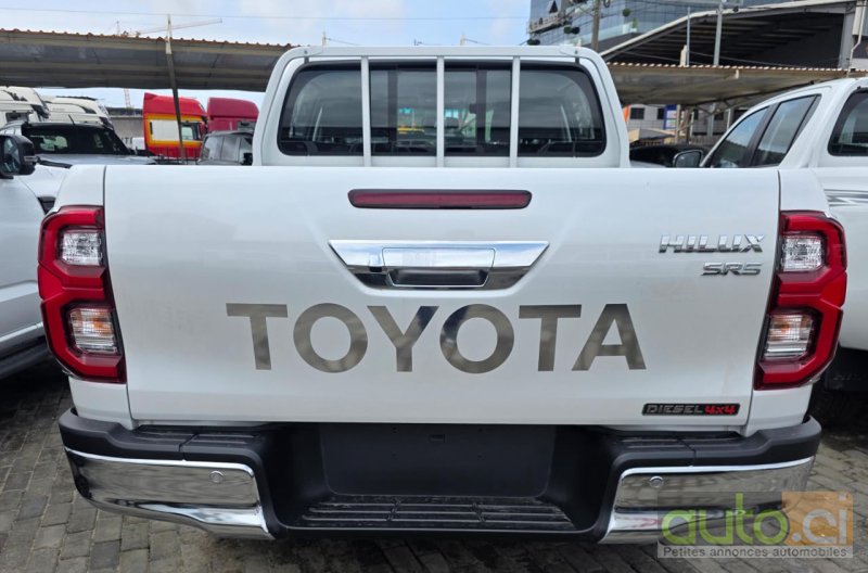 Photo 6 AUTO.CI : Toyota Hilux SR5
