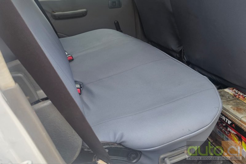 Photo 6 AUTO.CI : Toyota Land Cruiser Station Wagon V6 LC