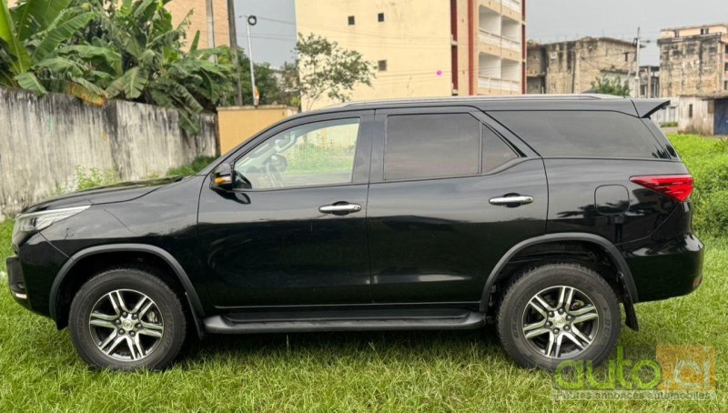 Photo 6 AUTO.CI : Toyota Fortuner  2.5L moteur vvti