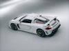 5/7
Samuel Eto'o possède une Porsche Carrera GT mais pas n'importe laquelle : une version revue et corrigée par le tuner Gemballa, qui l'affuble d'un kit aérodynamique impressionnant et d'une petite préparation châssis. Le tarif ? Comptez sur largement plus de 500 000 euros.
