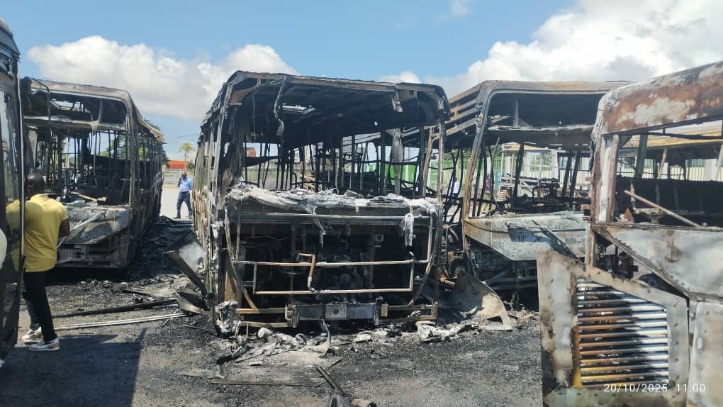 Côte d'Ivoire : un incendie ravage 19 bus au dépôt 9 de la SOTRA d’Abobo